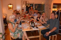 Een gezellige wijnproeverij met vrienden in Oosterhout
